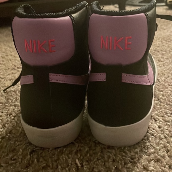 Black and purple nike sneakers. - Picture 3 of 3